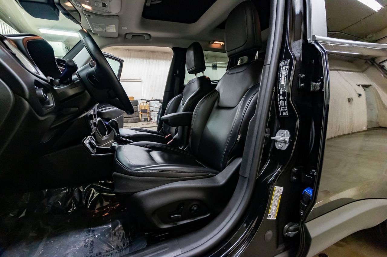 2018 Jeep Renegade 4x4 Limited Leather Roof Nav BCam Red Deer AB