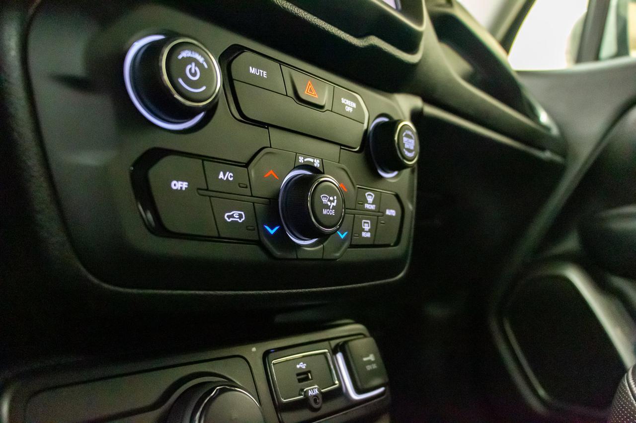 2018 Jeep Renegade 4x4 Limited Leather Roof Nav BCam Red Deer AB