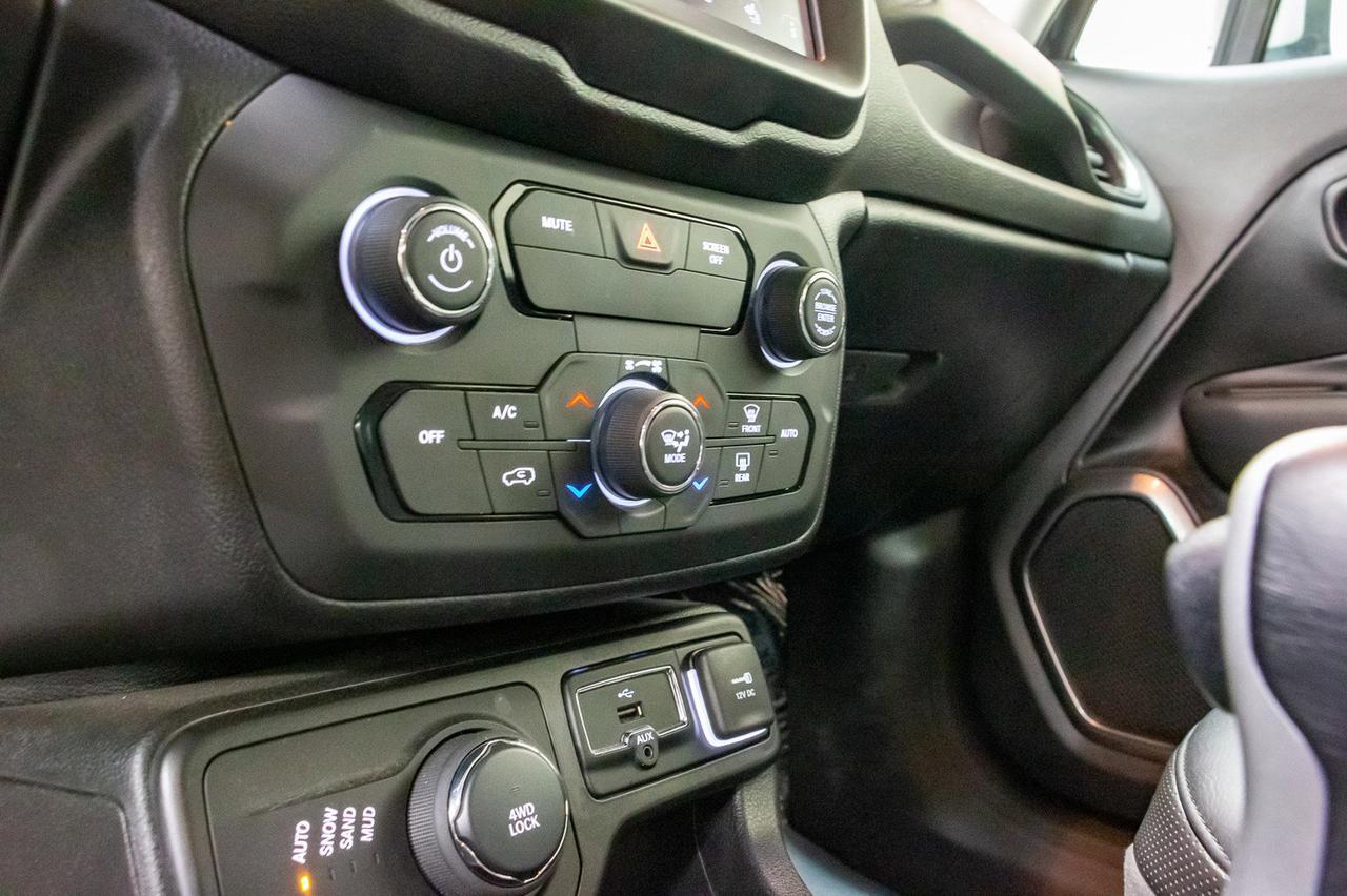 2018 Jeep Renegade 4x4 Limited Leather Roof Nav Red Deer AB