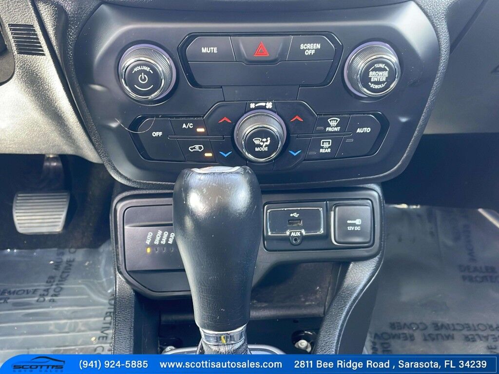 2018 Jeep Renegade LIMITED~4X4~ACTIVE PARKING SYSTEM~BLIND SPOT WARNING~CRASH SENSORS~CRUISE CONTROL~HALOGEN HEADLIGHTS Sarasota FL