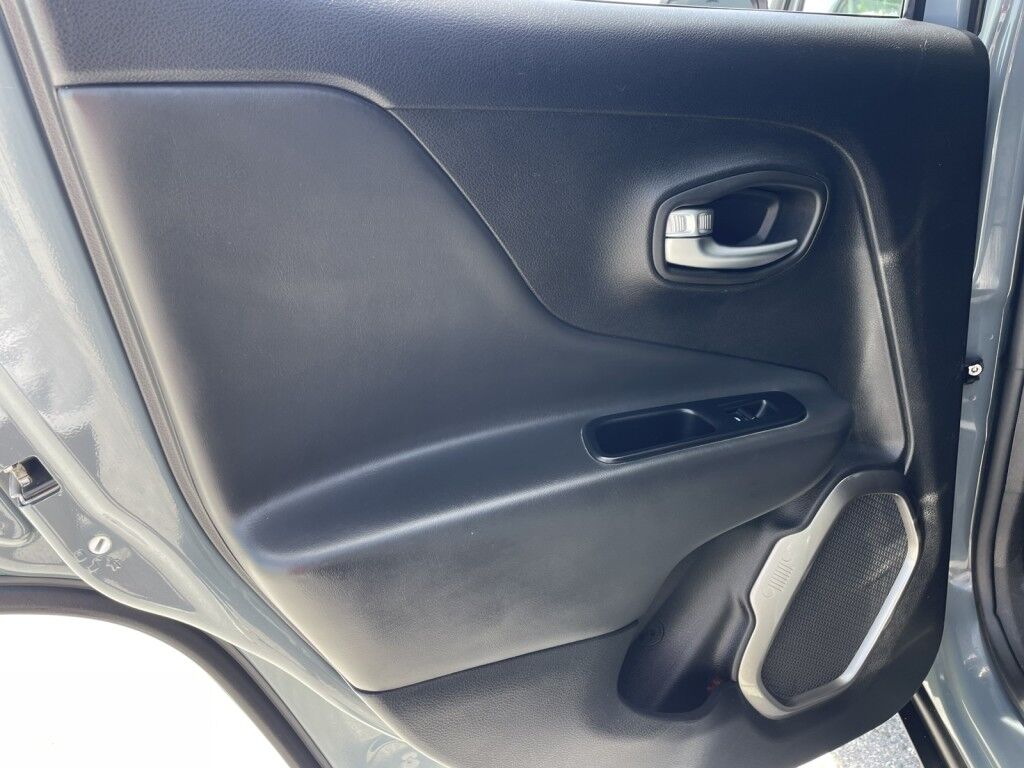 2018 Jeep Renegade Limited 4x4-Apple Carplay- Navigation Sarasota FL