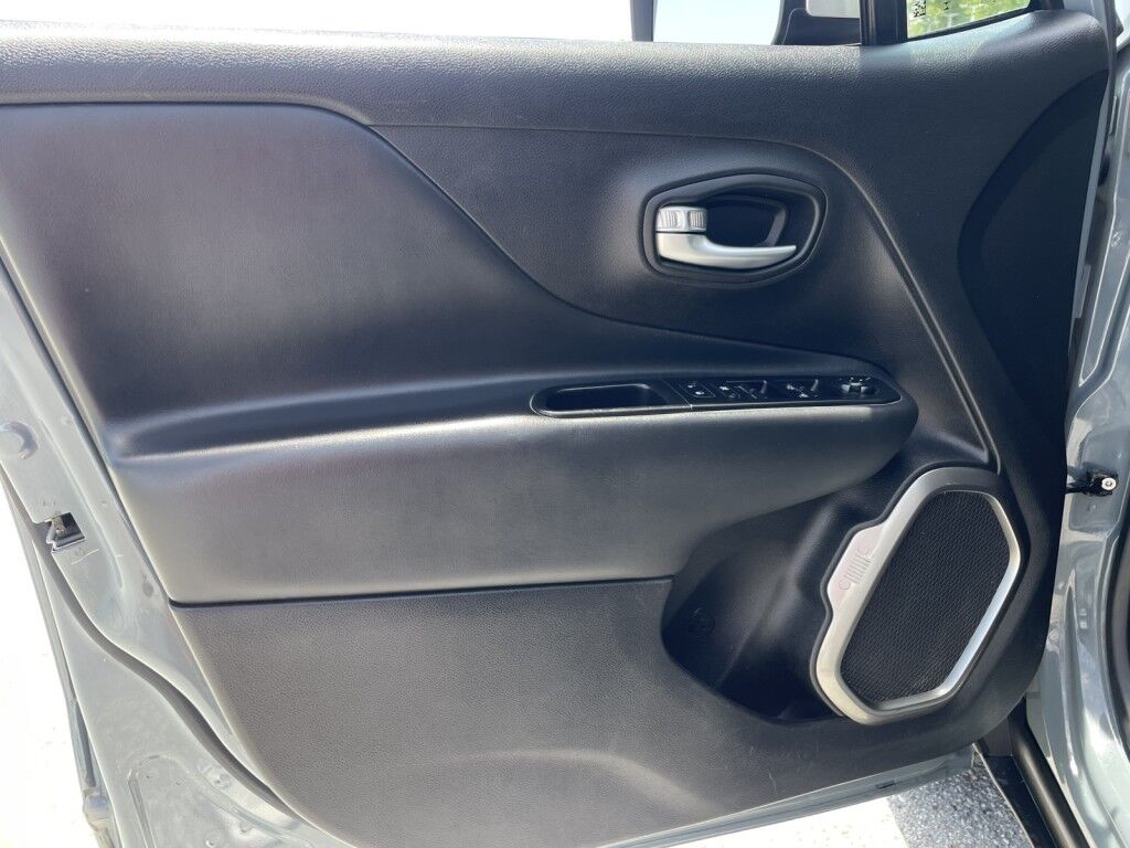 2018 Jeep Renegade Limited 4x4-Apple Carplay- Navigation Sarasota FL