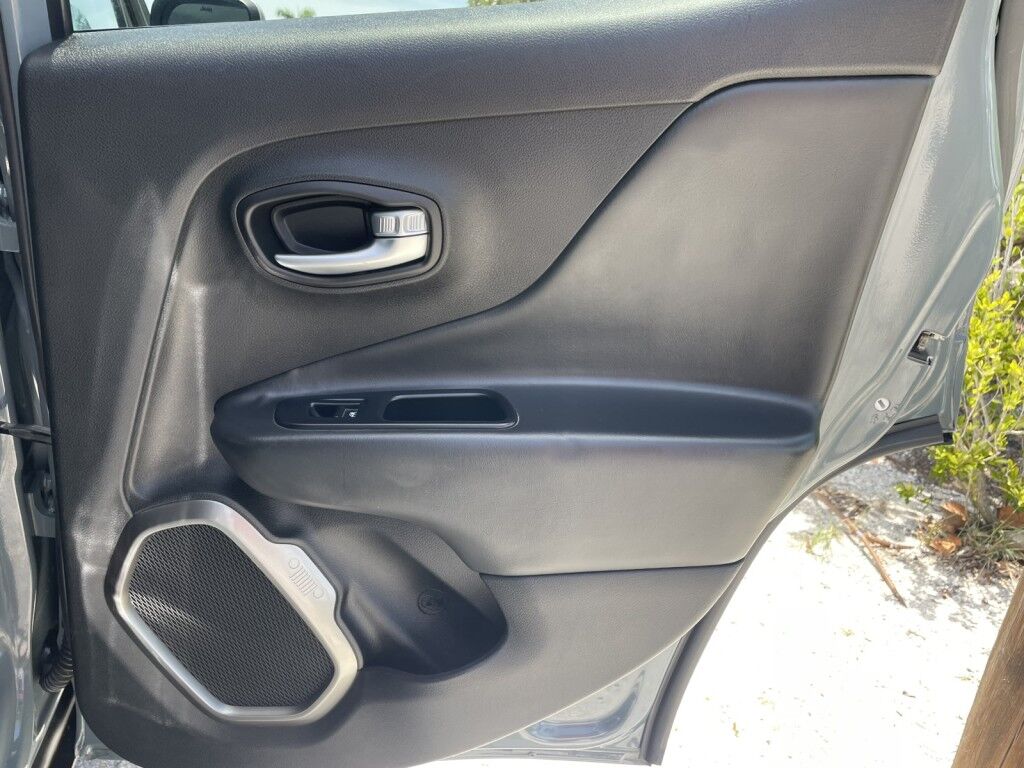 2018 Jeep Renegade Limited 4x4-Apple Carplay- Navigation Sarasota FL