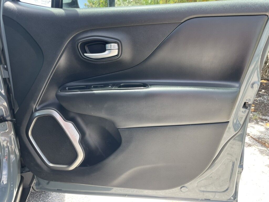 2018 Jeep Renegade Limited 4x4-Apple Carplay- Navigation Sarasota FL
