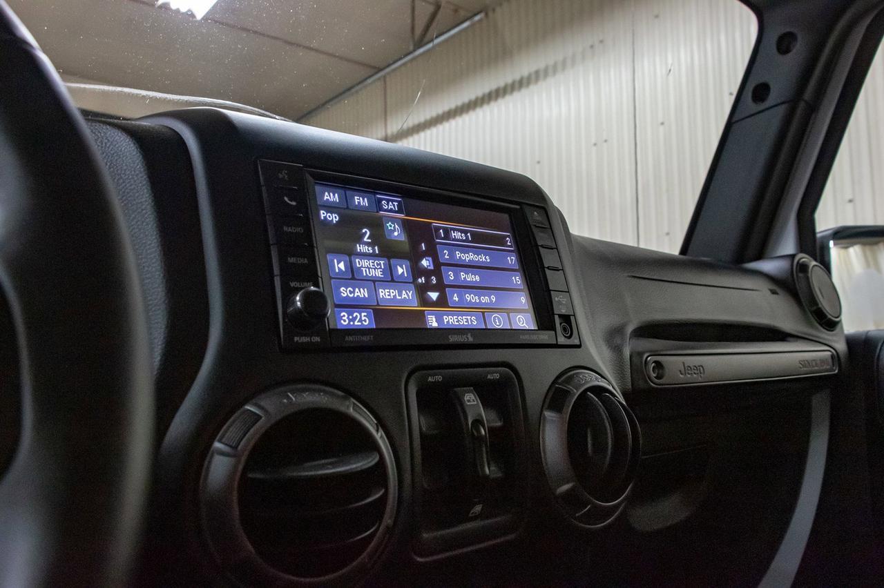 2018 Jeep Wrangler JK 4x4 Unlimited Willy&apos;s Red Deer AB