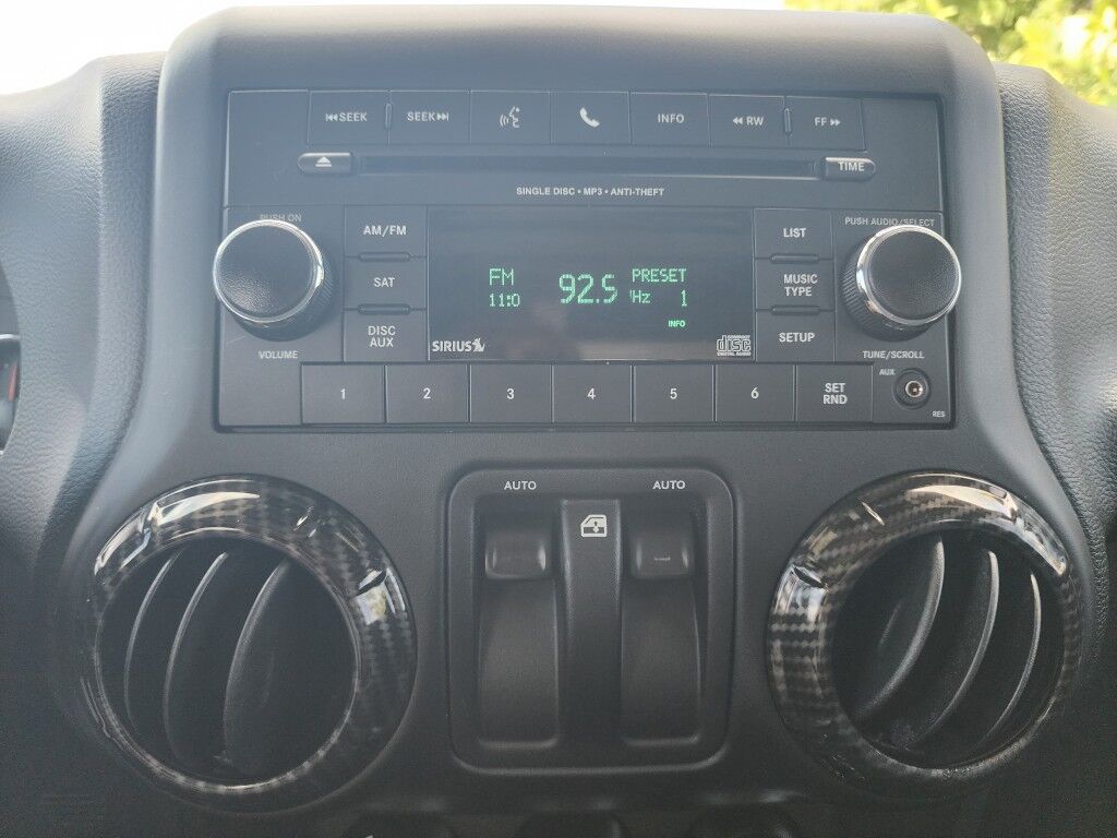 2018 Jeep Wrangler JK ALTITUDE~EXCELLENT CONDITION~LOW MILES~4X4~CHROME SHIFT KNOB~CRUISE CONTROL~FULL SIZE SPARE TIRE~REMOVABLE ROOF~TOW HOOKS Sarasota FL