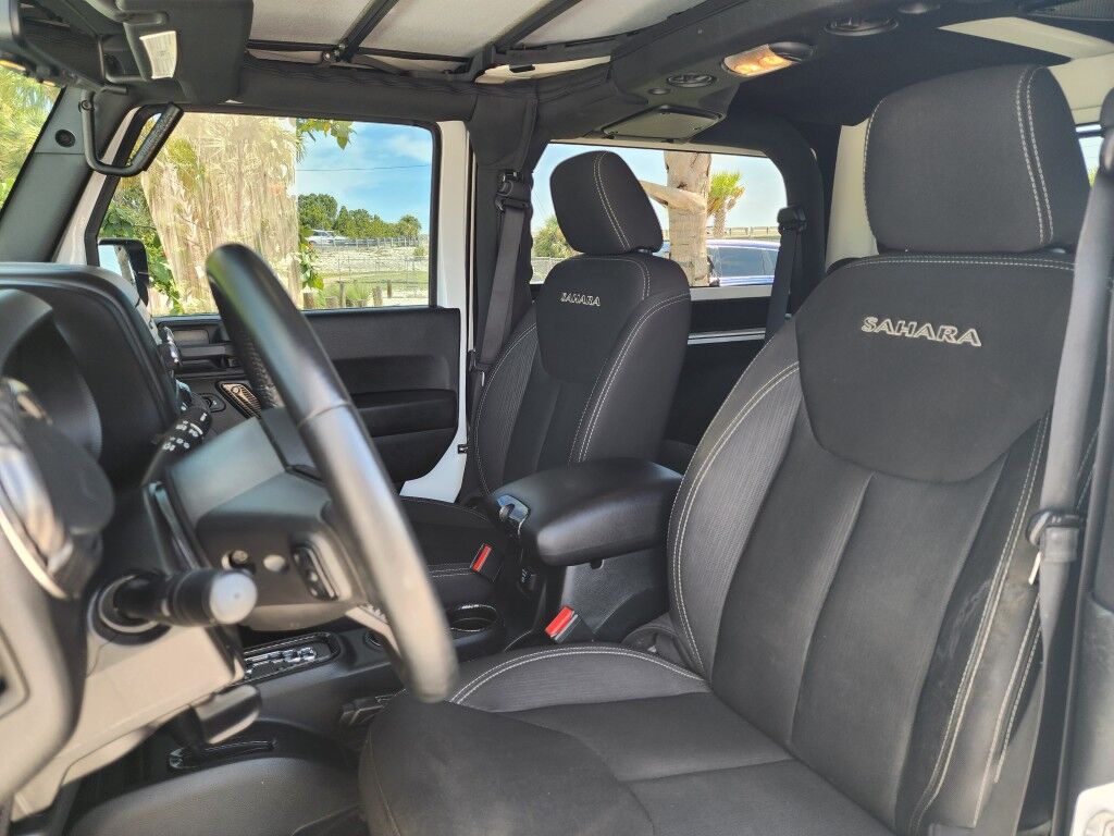 2018 Jeep Wrangler JK ALTITUDE~EXCELLENT CONDITION~LOW MILES~4X4~CHROME SHIFT KNOB~CRUISE CONTROL~FULL SIZE SPARE TIRE~REMOVABLE ROOF~TOW HOOKS Sarasota FL