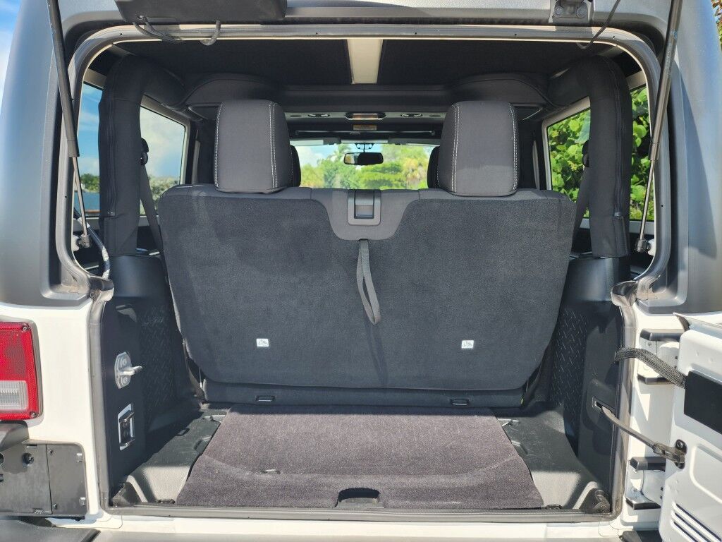 2018 Jeep Wrangler JK ALTITUDE~EXCELLENT CONDITION~LOW MILES~4X4~CHROME SHIFT KNOB~CRUISE CONTROL~FULL SIZE SPARE TIRE~REMOVABLE ROOF~TOW HOOKS Sarasota FL