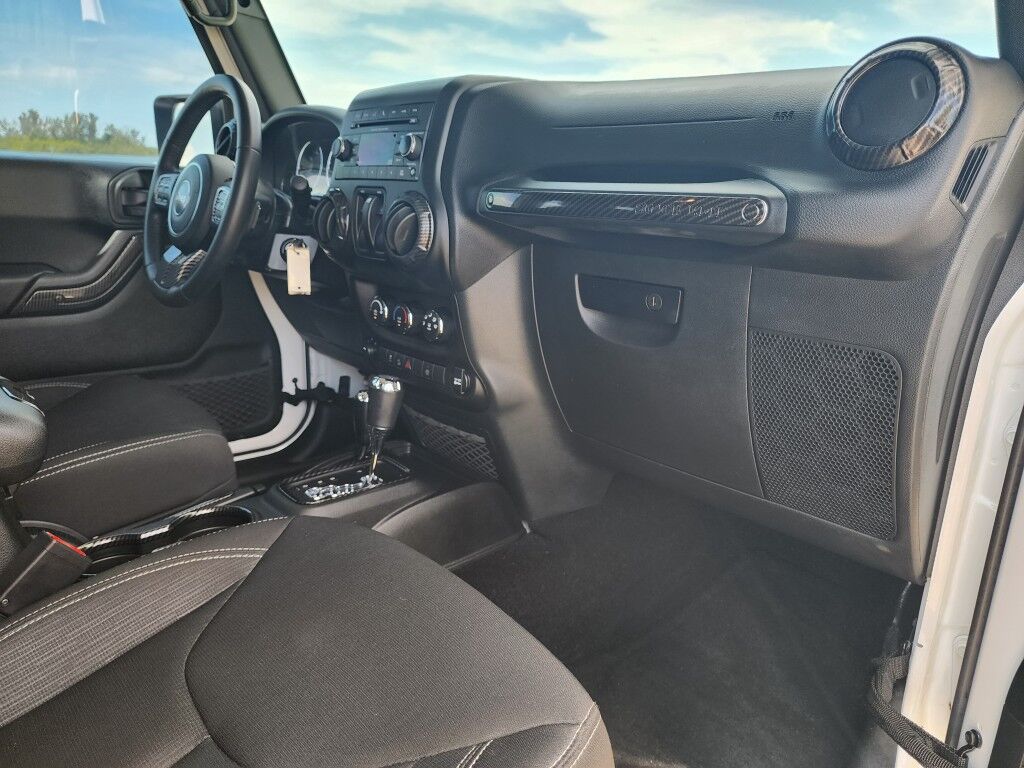 2018 Jeep Wrangler JK ALTITUDE~EXCELLENT CONDITION~LOW MILES~4X4~CHROME SHIFT KNOB~CRUISE CONTROL~FULL SIZE SPARE TIRE~REMOVABLE ROOF~TOW HOOKS Sarasota FL