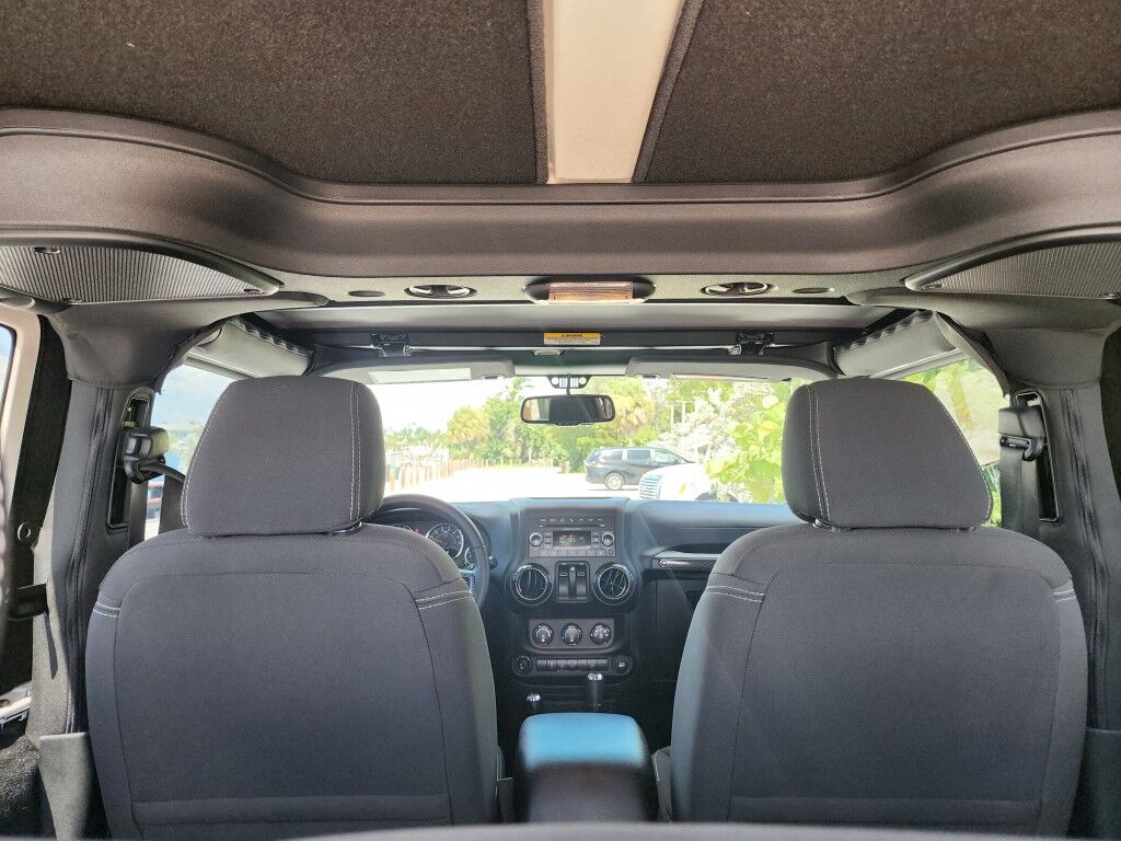 2018 Jeep Wrangler JK ALTITUDE~EXCELLENT CONDITION~LOW MILES~4X4~CHROME SHIFT KNOB~CRUISE CONTROL~FULL SIZE SPARE TIRE~REMOVABLE ROOF~TOW HOOKS Sarasota FL