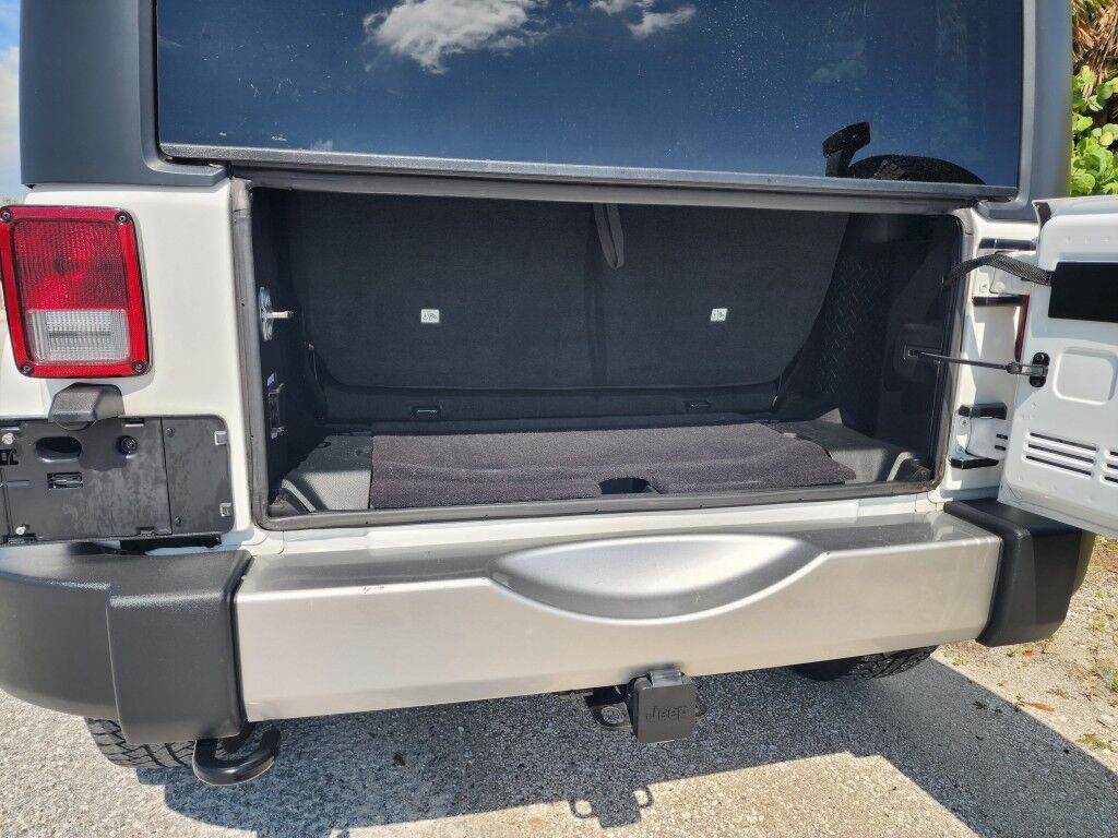 2018 Jeep Wrangler JK ALTITUDE~EXCELLENT CONDITION~LOW MILES~4X4~CHROME SHIFT KNOB~CRUISE CONTROL~FULL SIZE SPARE TIRE~REMOVABLE ROOF~TOW HOOKS Sarasota FL