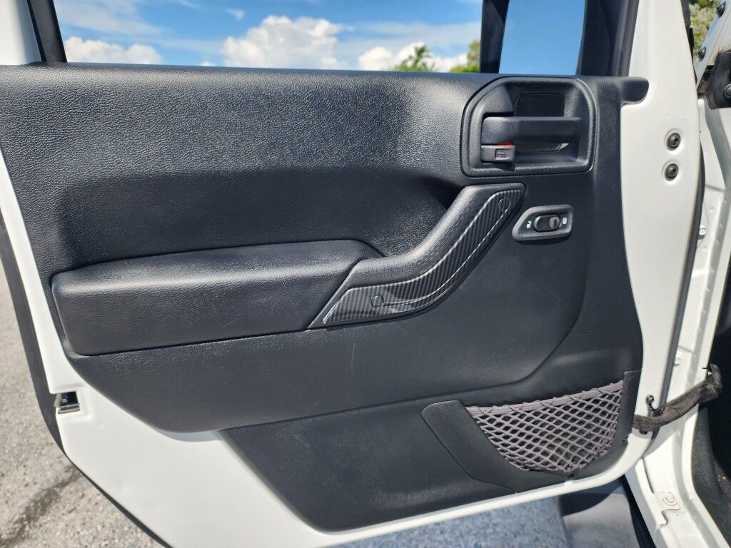 2018 Jeep Wrangler JK ALTITUDE~EXCELLENT CONDITION~LOW MILES~4X4~CHROME SHIFT KNOB~CRUISE CONTROL~FULL SIZE SPARE TIRE~REMOVABLE ROOF~TOW HOOKS Sarasota FL