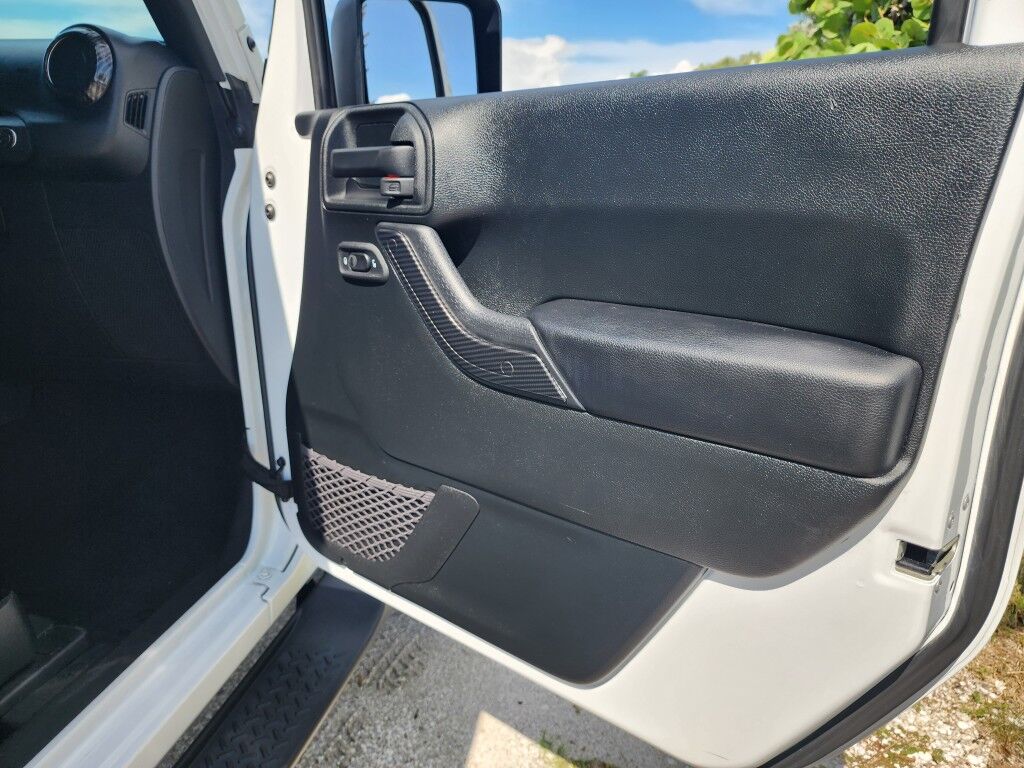 2018 Jeep Wrangler JK ALTITUDE~EXCELLENT CONDITION~LOW MILES~4X4~CHROME SHIFT KNOB~CRUISE CONTROL~FULL SIZE SPARE TIRE~REMOVABLE ROOF~TOW HOOKS Sarasota FL