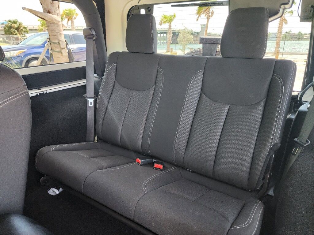 2018 Jeep Wrangler JK ALTITUDE~EXCELLENT CONDITION~LOW MILES~4X4~CHROME SHIFT KNOB~CRUISE CONTROL~FULL SIZE SPARE TIRE~REMOVABLE ROOF~TOW HOOKS Sarasota FL