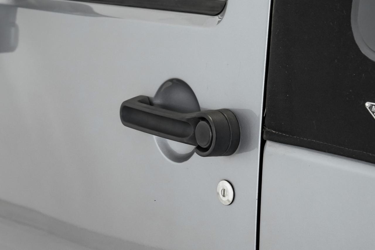 2018 Jeep Wrangler JK SAHARA 4WD AUTOMATIC SOFT TOP CONVERTIBLE CRUISE CONTROL TOW HITCH ALLOY WHEELS Carrollton TX