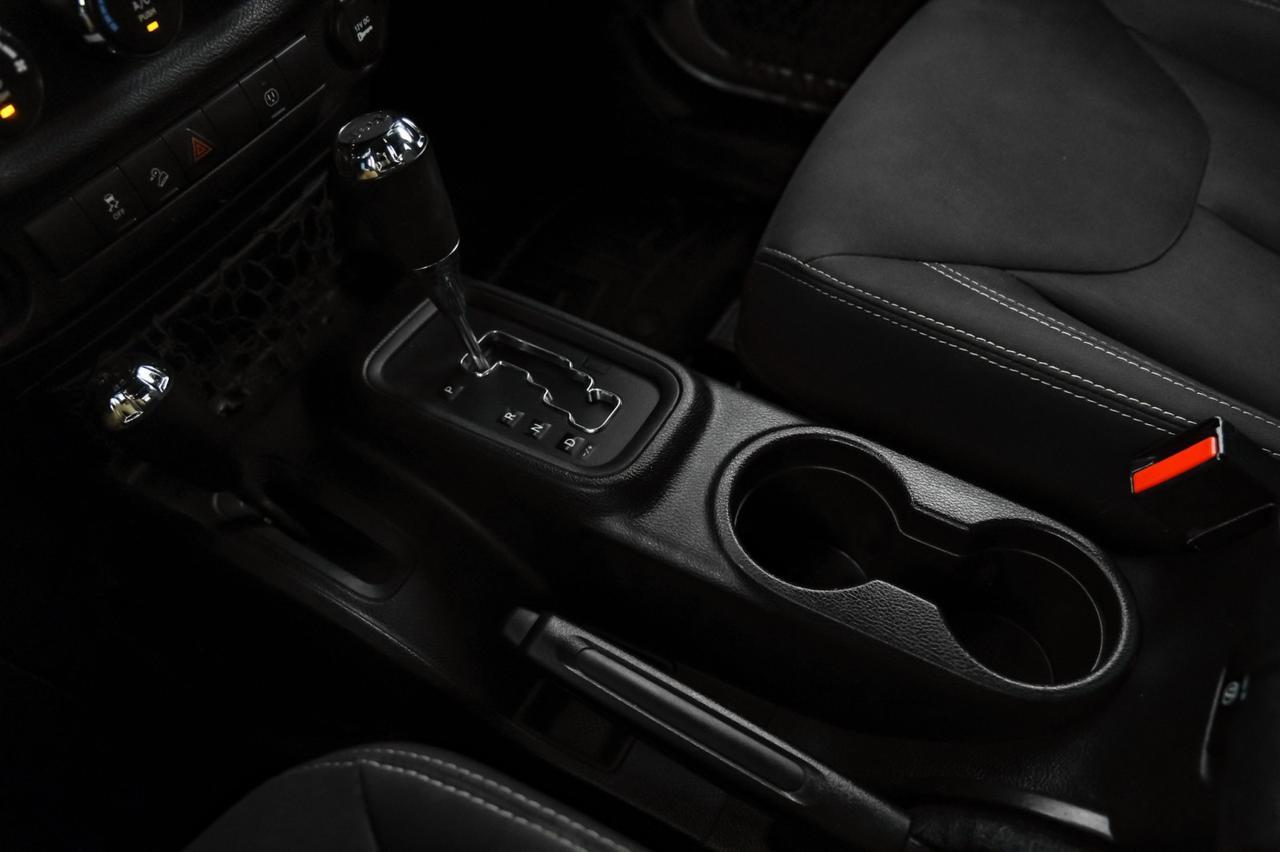 2018 Jeep Wrangler JK SAHARA 4WD AUTOMATIC SOFT TOP CONVERTIBLE CRUISE CONTROL TOW HITCH ALLOY WHEELS Carrollton TX