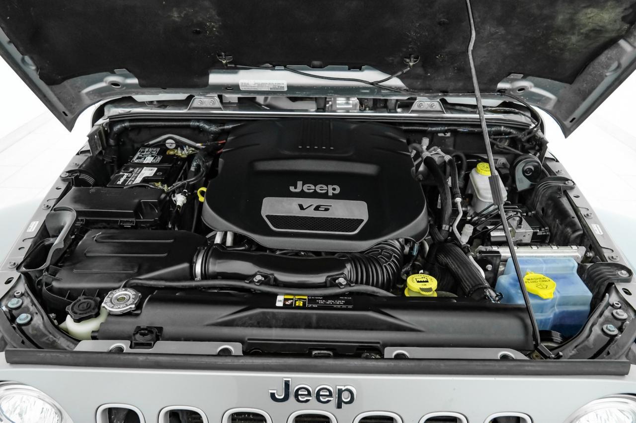 2018 Jeep Wrangler JK SAHARA 4WD AUTOMATIC SOFT TOP CONVERTIBLE CRUISE CONTROL TOW HITCH ALLOY WHEELS Carrollton TX