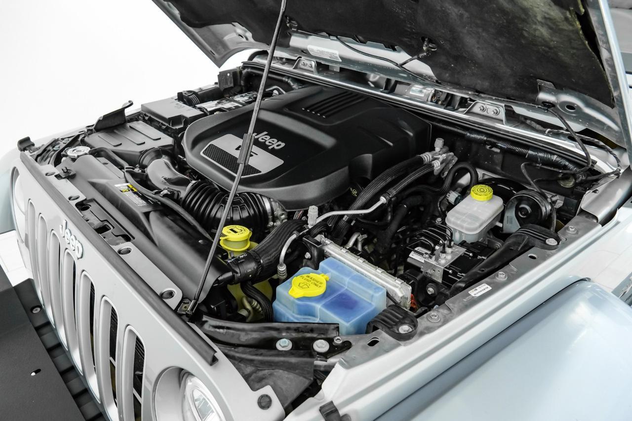 2018 Jeep Wrangler JK SAHARA 4WD AUTOMATIC SOFT TOP CONVERTIBLE CRUISE CONTROL TOW HITCH ALLOY WHEELS Carrollton TX