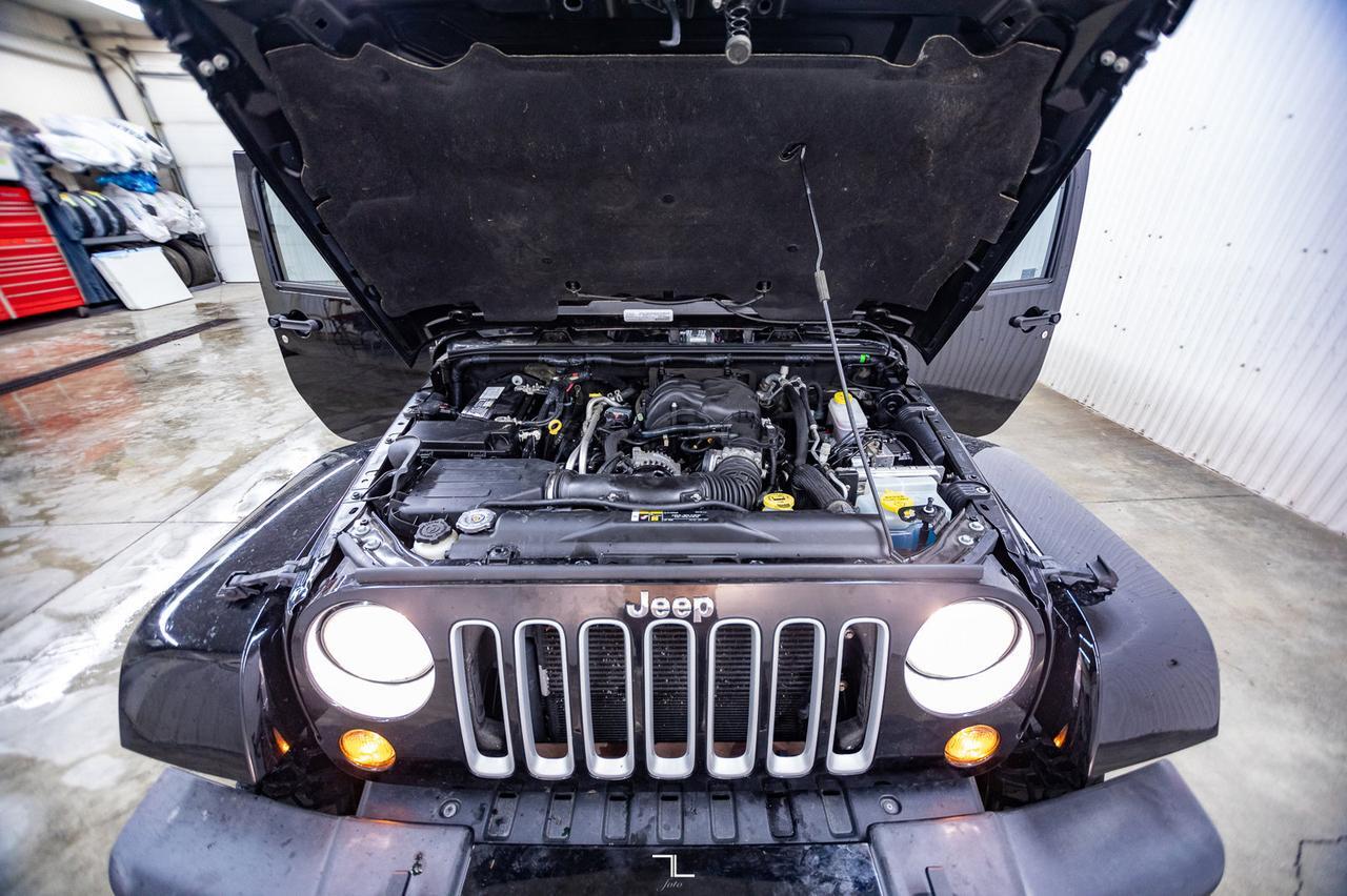 2018 Jeep Wrangler JK Unlimited 4x4 Sahara Nav Red Deer AB