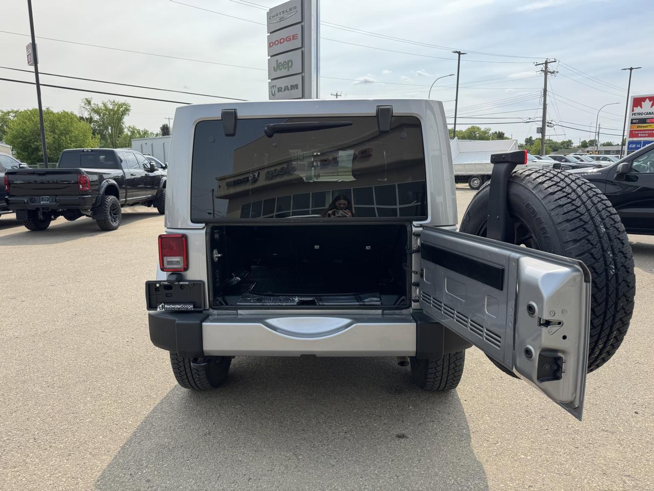 2018 Jeep Wrangler JK Unlimited Sahara 4x4 | Low KMs | V6 | NAV | Remote Start | Hardtop Redwater AB