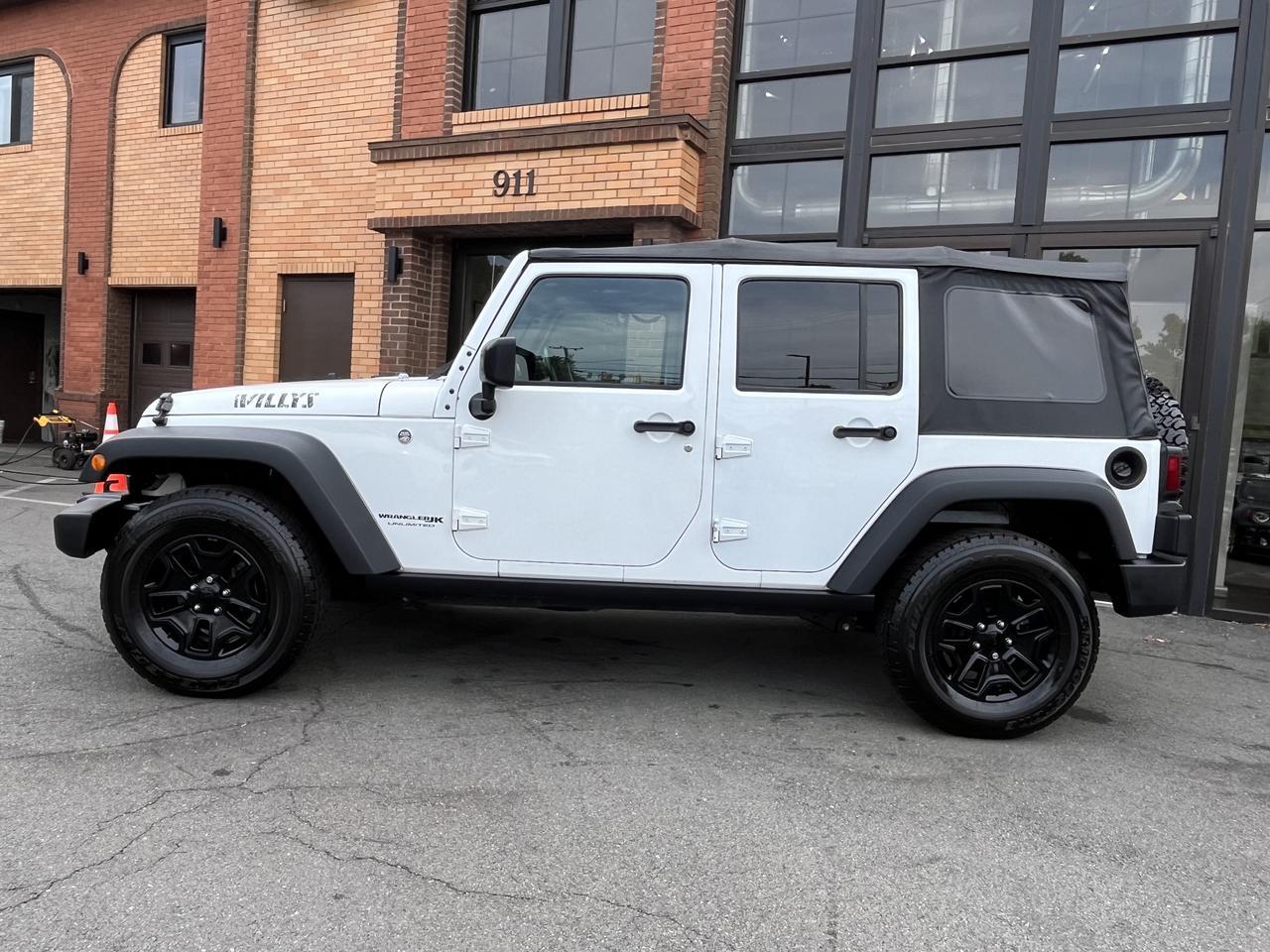 2018 Jeep Wrangler Unlimited Willys Wheeler photo 11