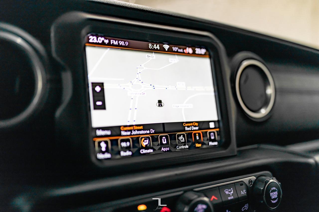 2018 Jeep Wrangler Unlimited 4x4 Sahara Leather Nav BCam Lift Red Deer AB