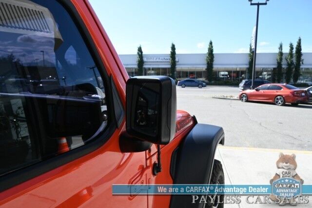 2018 Jeep Wrangler Unlimited Rubicon / 4X4 / Cold Weather Group / Auto Start / Heated Seats & Steering Wheel / Apple CarPlay & Android Auto / Back Up Camera / LED Lights / OEDRO Bumpers & Running Boards / Luggag Rack / Tow Pkg Anchorage AK
