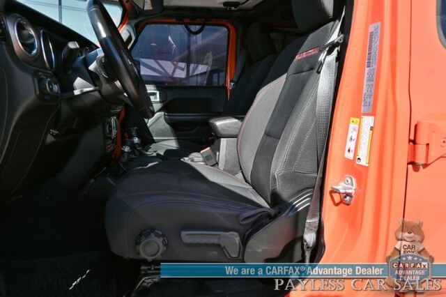 2018 Jeep Wrangler Unlimited Rubicon / 4X4 / Cold Weather Group / Auto Start / Heated Seats & Steering Wheel / Apple CarPlay & Android Auto / Back Up Camera / LED Lights / OEDRO Bumpers & Running Boards / Luggag Rack / Tow Pkg Anchorage AK