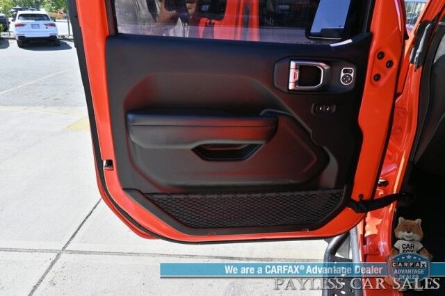 2018 Jeep Wrangler Unlimited Rubicon / 4X4 / Cold Weather Group / Auto Start / Heated Seats & Steering Wheel / Apple CarPlay & Android Auto / Back Up Camera / LED Lights / OEDRO Bumpers & Running Boards / Luggag Rack / Tow Pkg Anchorage AK