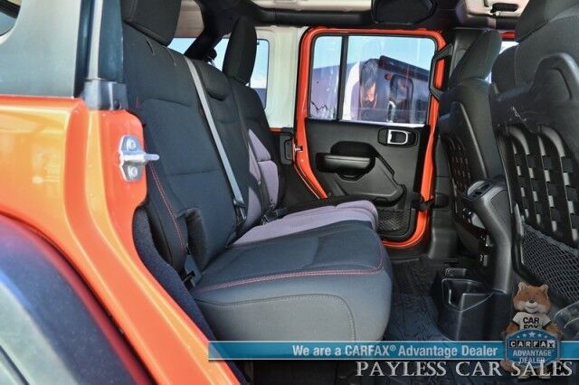 2018 Jeep Wrangler Unlimited Rubicon / 4X4 / Cold Weather Group / Auto Start / Heated Seats & Steering Wheel / Apple CarPlay & Android Auto / Back Up Camera / LED Lights / OEDRO Bumpers & Running Boards / Luggag Rack / Tow Pkg Anchorage AK