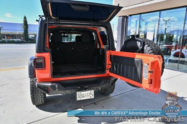 2018 Jeep Wrangler Unlimited Rubicon / 4X4 / Cold Weather Group / Auto Start / Heated Seats & Steering Wheel / Apple CarPlay & Android Auto / Back Up Camera / LED Lights / OEDRO Bumpers & Running Boards / Luggag Rack / Tow Pkg Anchorage AK