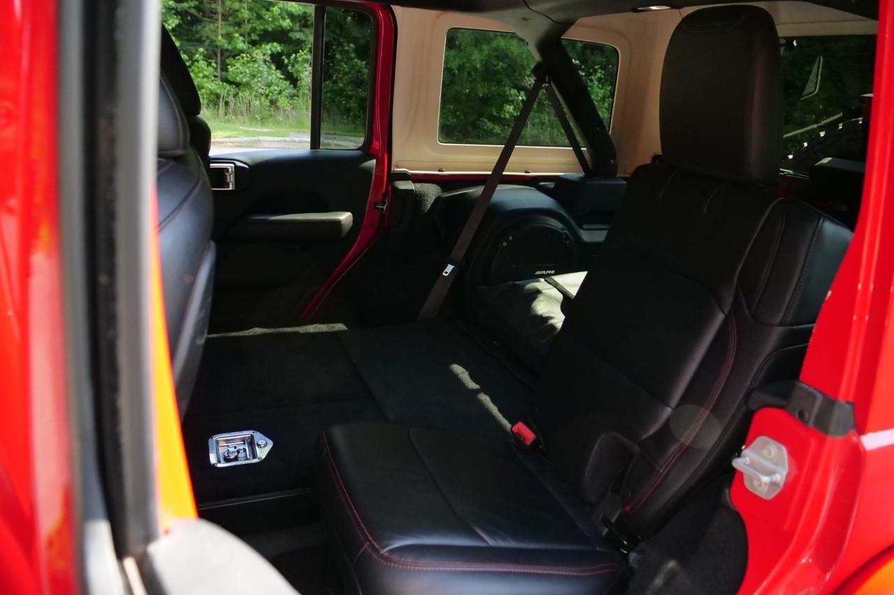 2018 Jeep Wrangler Unlimited Rubicon 4X4 / UPGRADES / Heated Leather Seats! High Point NC