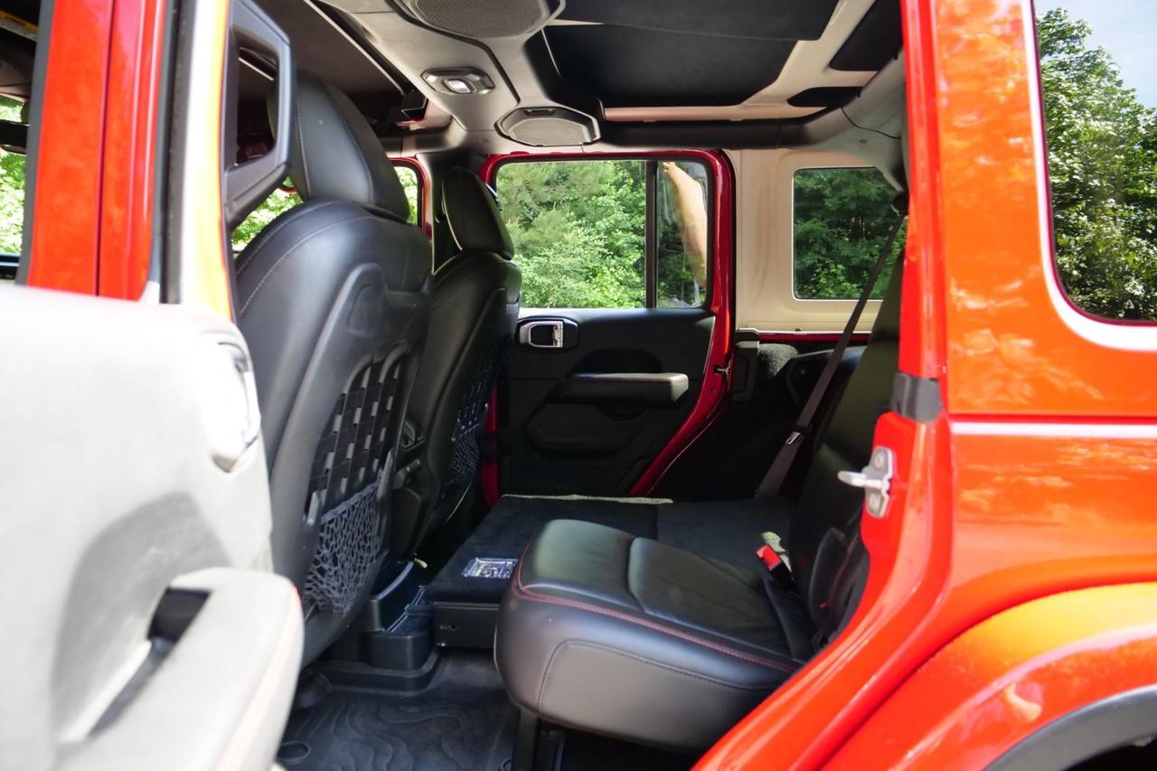 2018 Jeep Wrangler Unlimited Rubicon 4X4 / UPGRADES / Heated Leather Seats! High Point NC