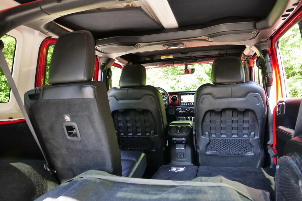 2018 Jeep Wrangler Unlimited Rubicon 4X4 / UPGRADES / Heated Leather Seats! High Point NC