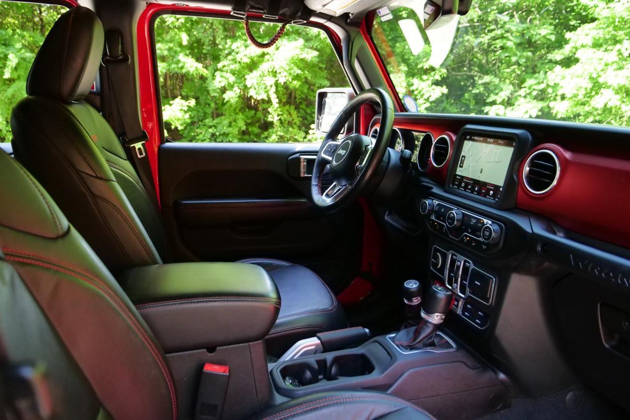 2018 Jeep Wrangler Unlimited Rubicon 4X4 / UPGRADES / Heated Leather Seats! High Point NC
