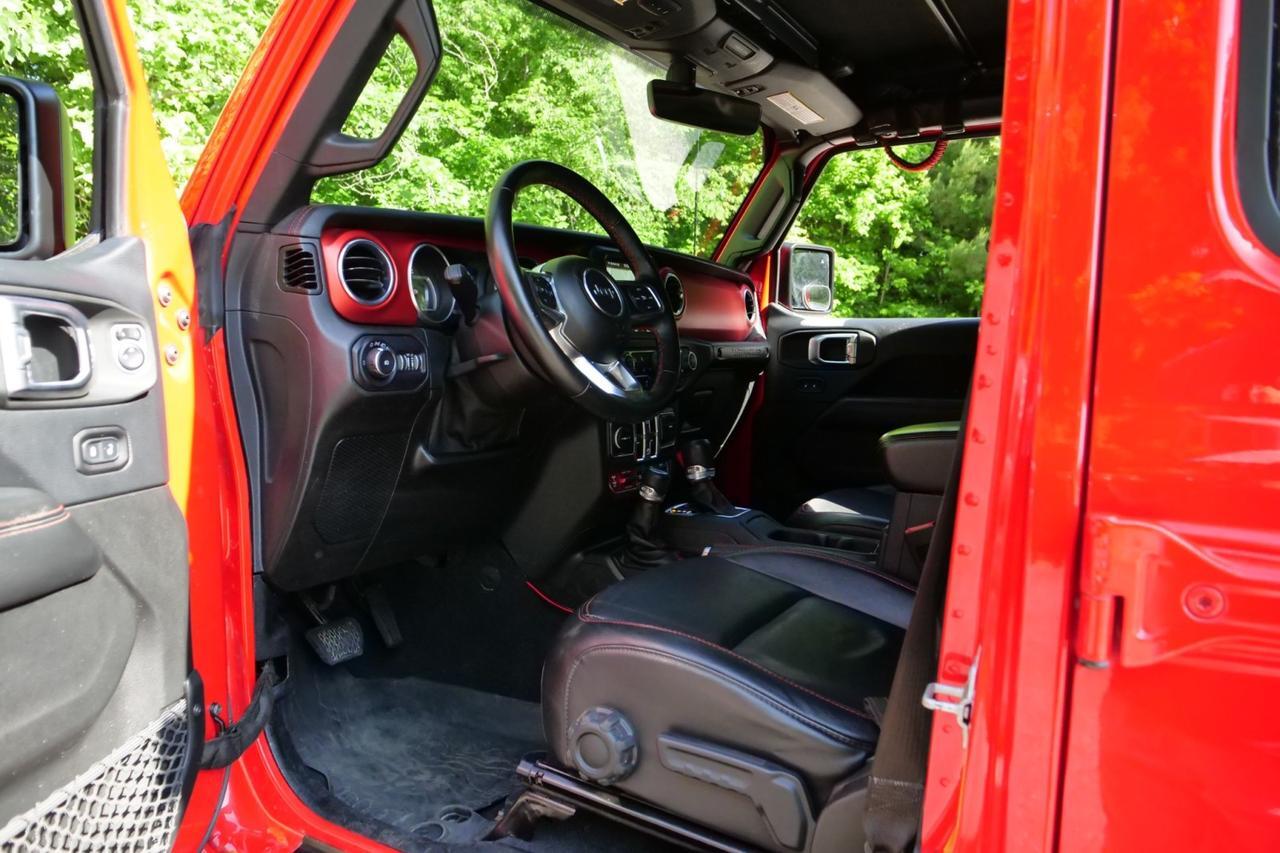 2018 Jeep Wrangler Unlimited Rubicon 4X4 / UPGRADES / Heated Leather Seats! High Point NC