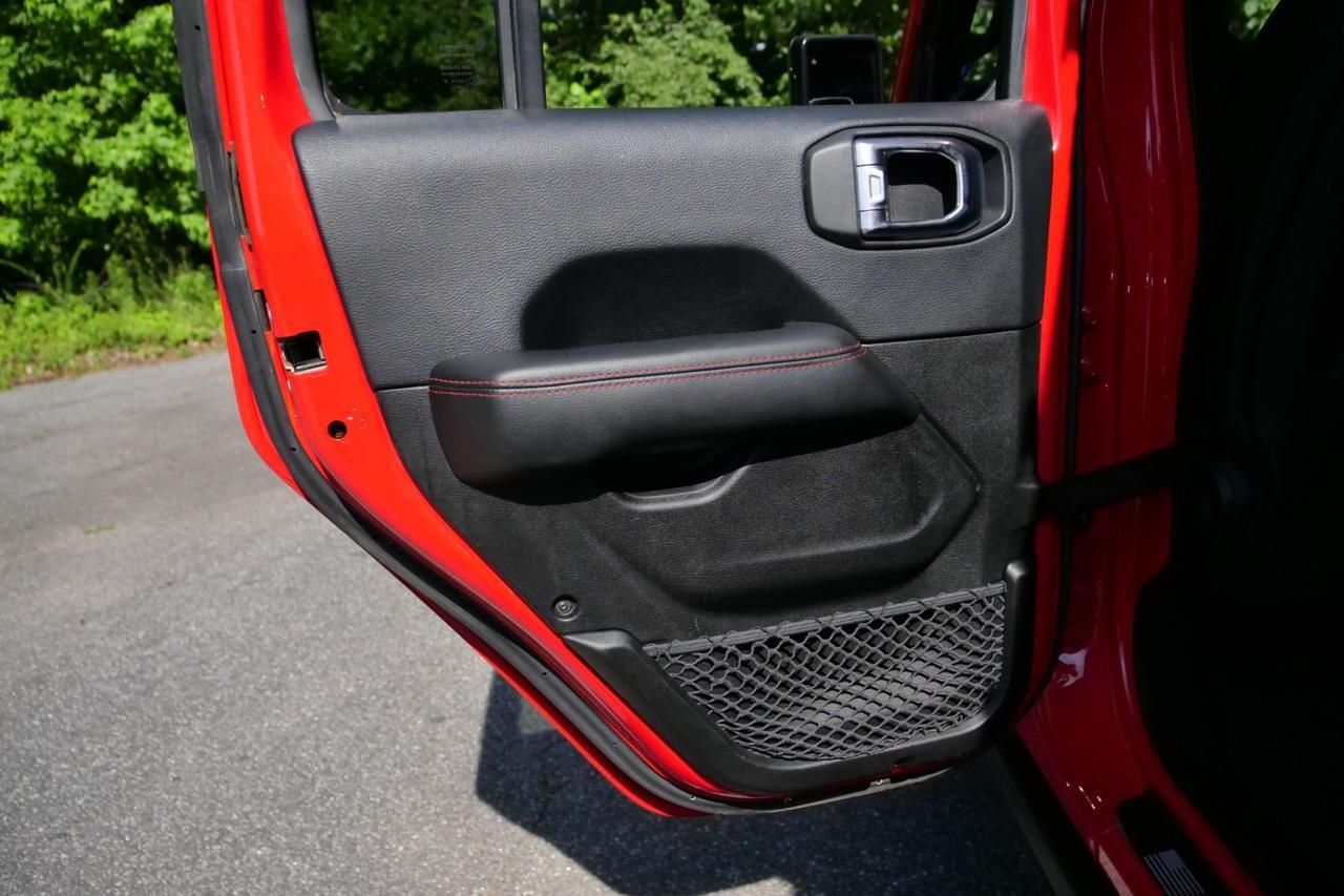 2018 Jeep Wrangler Unlimited Rubicon 4X4 / UPGRADES / Heated Leather Seats! High Point NC