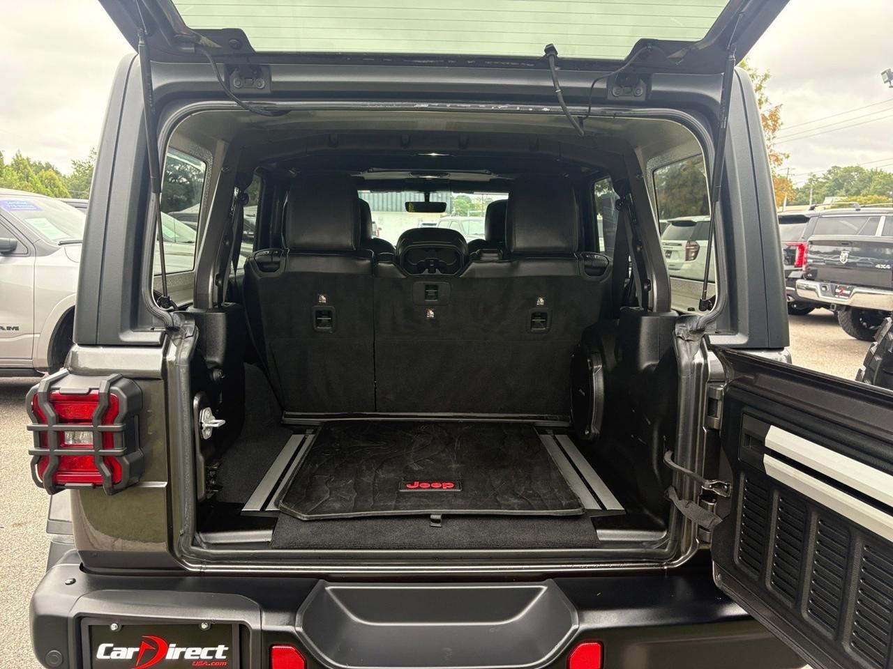 2018 Jeep Wrangler Unlimited Rubicon, LIFTED, FENDER FLARES, TOW PACKAGE, RUNNING BOARDS, HEATED SEATS, BACKUP CAMERA, KEYLESS START, NAVIGATION, CUSTOM FUEL WHEELS, LOW MILES, CLEAN CARFAX, WRANGLE THE ROAD! Virginia Beach VA