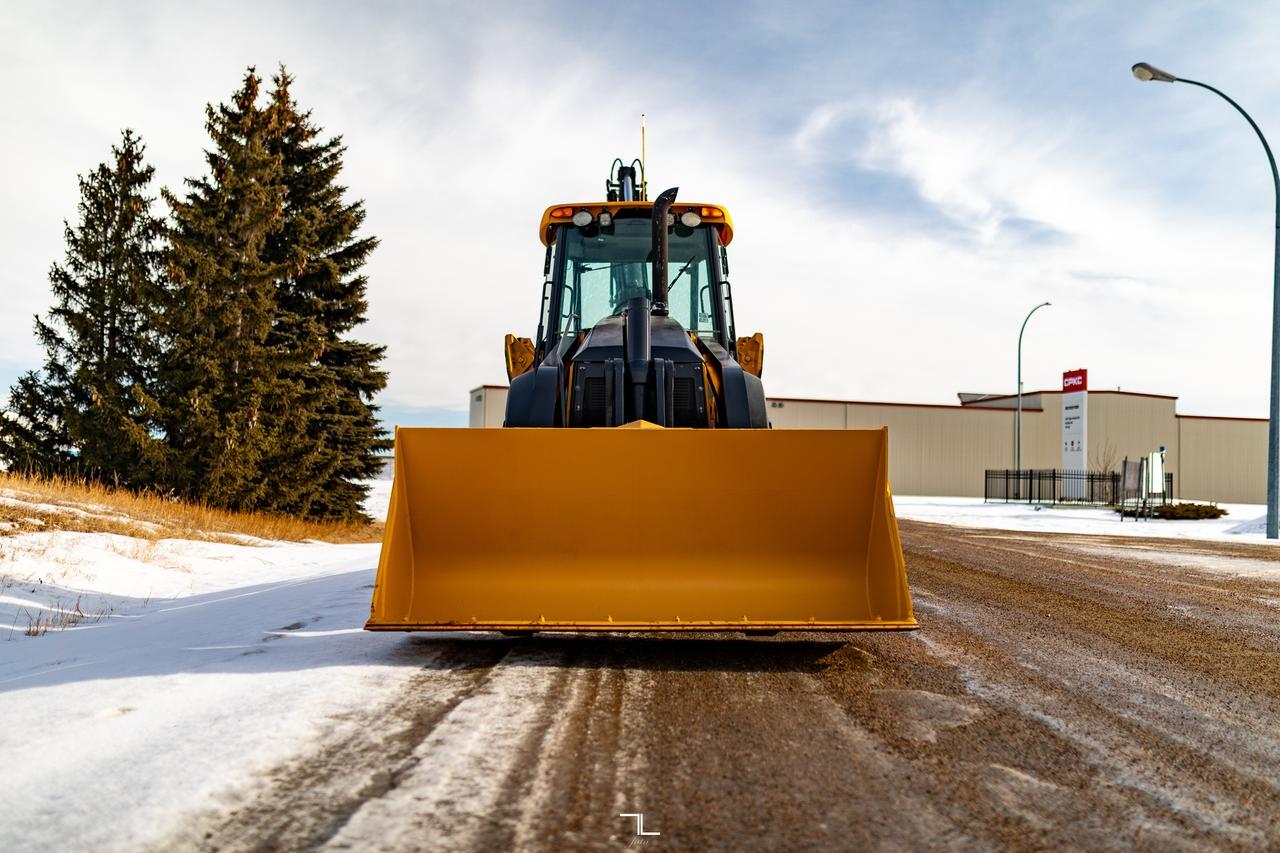 2018 John Deere 710L 4WD Loader Backhoe Diesel Red Deer AB