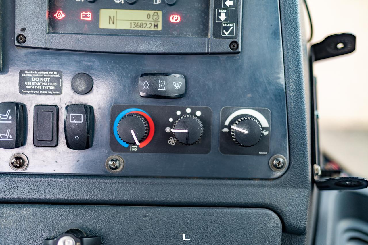 2018 John Deere 710L 4WD Loader Backhoe Diesel Red Deer AB