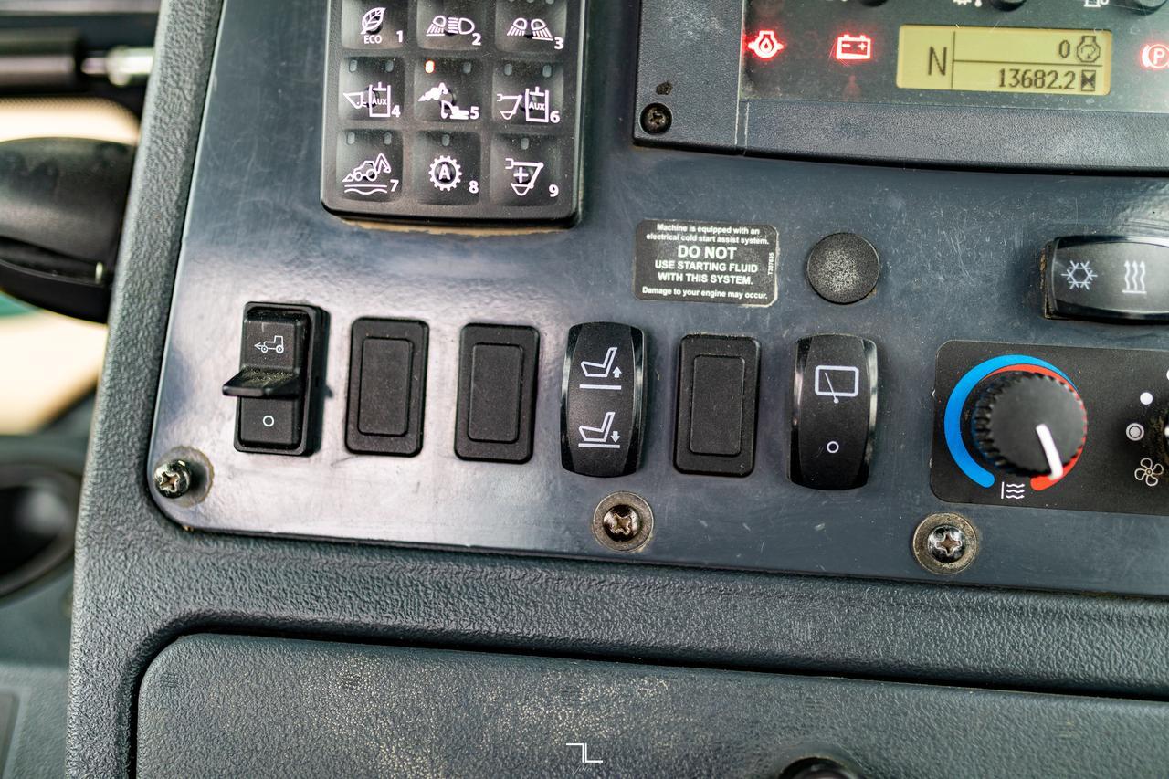 2018 John Deere 710L 4WD Loader Backhoe Diesel Red Deer AB