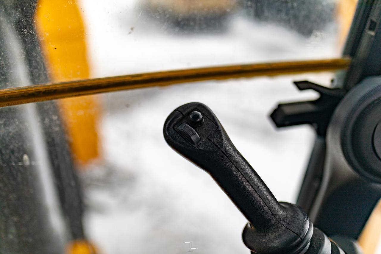 2018 John Deere 710L 4WD Loader Backhoe Diesel Red Deer AB