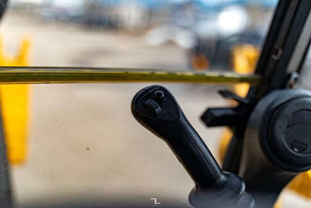 2018 John Deere 710L 4WD Loader Backhoe Diesel Red Deer AB