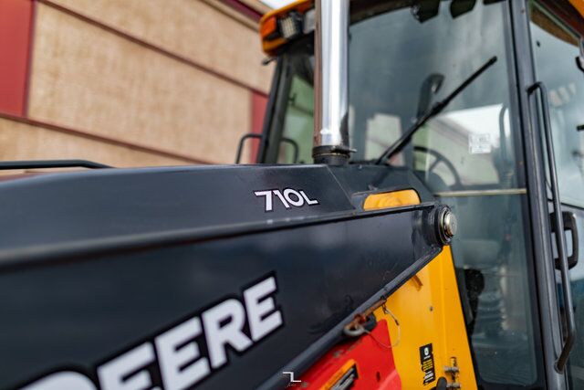 2018 John Deere 710L 4WD Loader Backhoe Diesel Red Deer AB