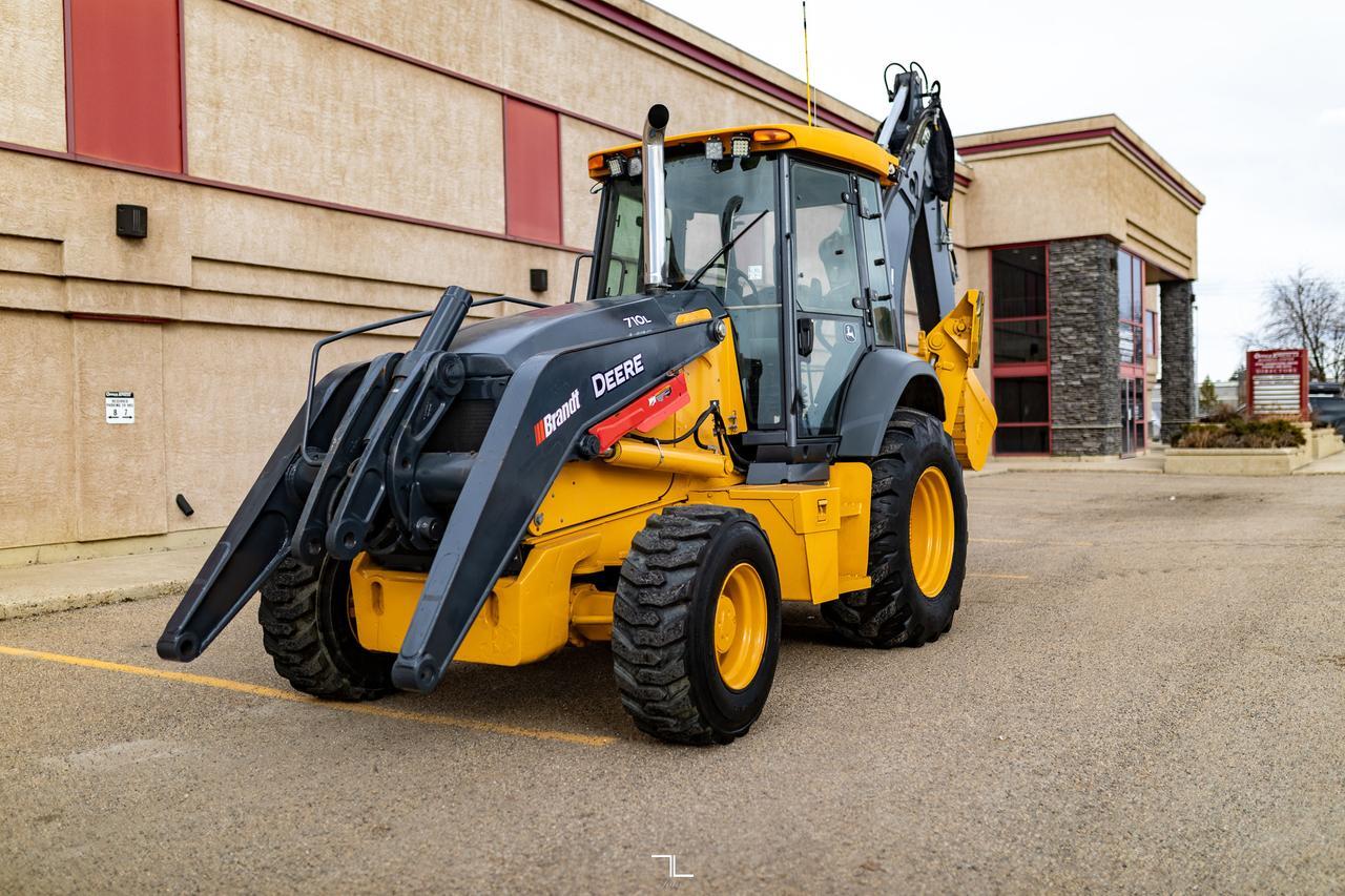 2018 John Deere 710L 4WD Loader Backhoe Diesel Red Deer AB