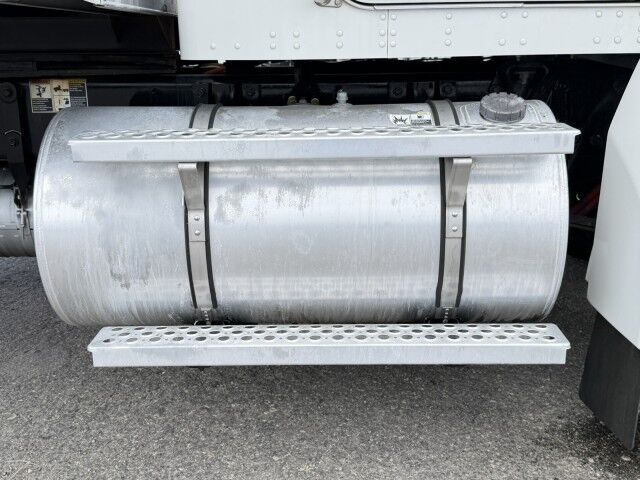 2018 Kenworth T270 26' Dry Box truck with 3,300 lbs. Lift Gate Miami FL