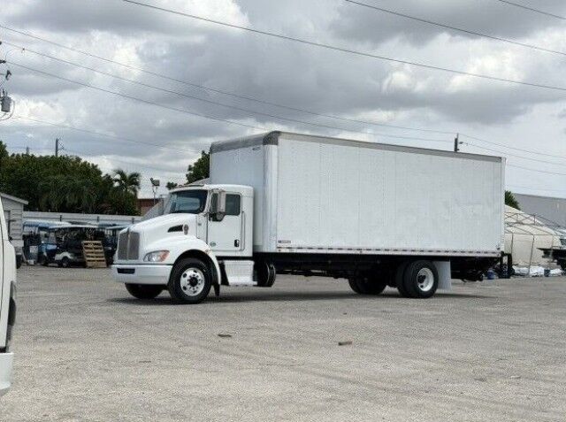 2018 Kenworth T270 26' Dry Box truck with 3,300 lbs. Lift Gate