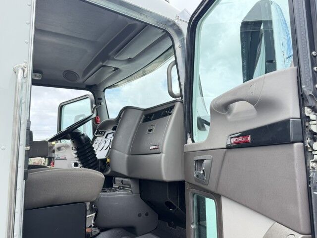 2018 Kenworth T370 26' Dry Box Truck with 2,500 lbs. Lift Gate Homestead FL