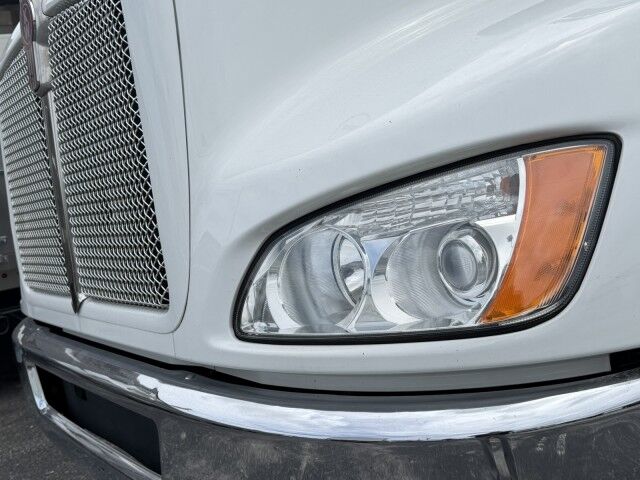 2018 Kenworth T370 26' Dry Box Truck with 2,500 lbs. Lift Gate Homestead FL