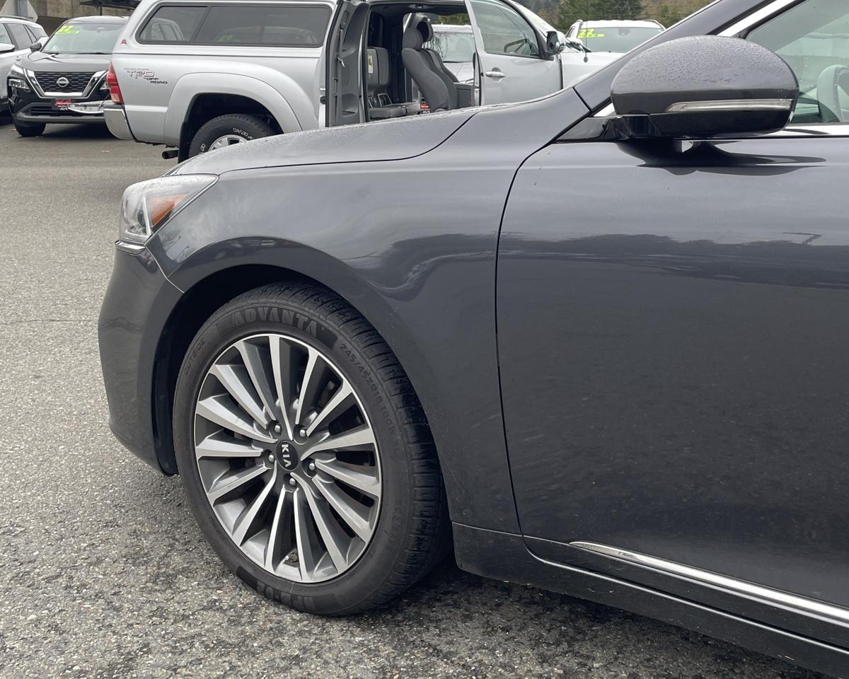 2018 Kia Cadenza Premium Sedan 4D